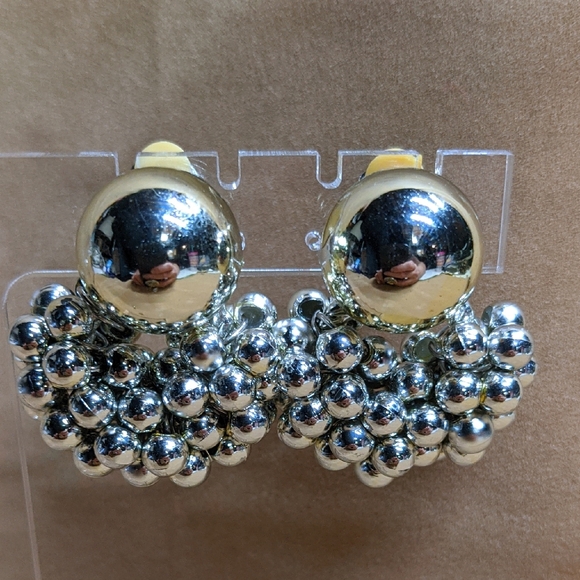 Vintage Silver-tone Convertible Dome Button Clip-on Earrings With Cha-Cha Beads - Picture 1 of 7